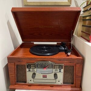 Crosley Vintage Turntable in Rich Wood and Black
